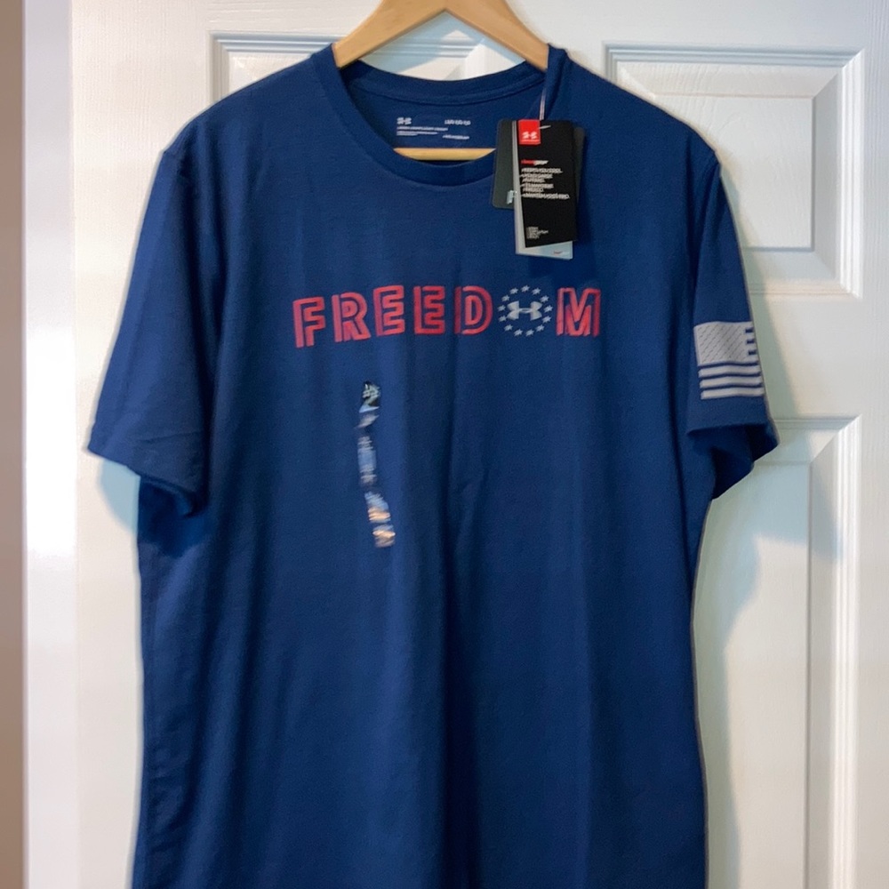 Under armour mens t-shirt; size: large